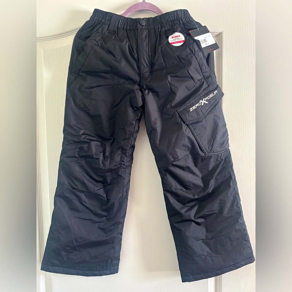 Kids snow pants NTW size medium (10-12).